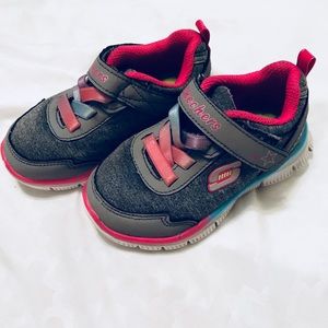 Toddler girls rainbow Skecher sneakers size 7